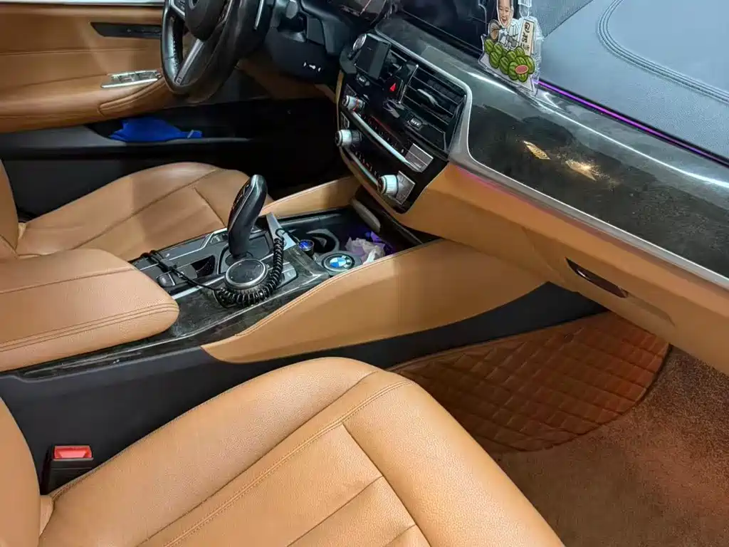 BMW 5 Series — миниатюра 4