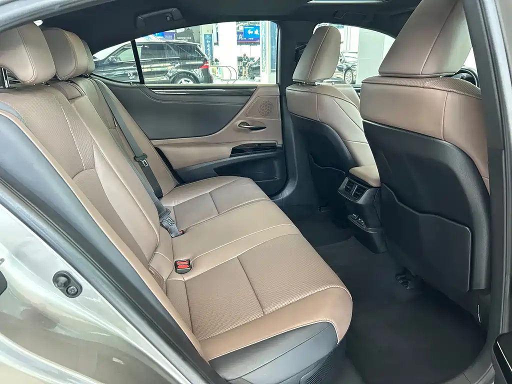 Lexus ES — миниатюра 9