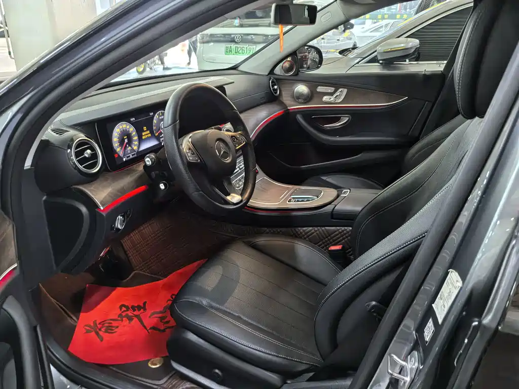 Mercedes-Benz E-Class — миниатюра 6