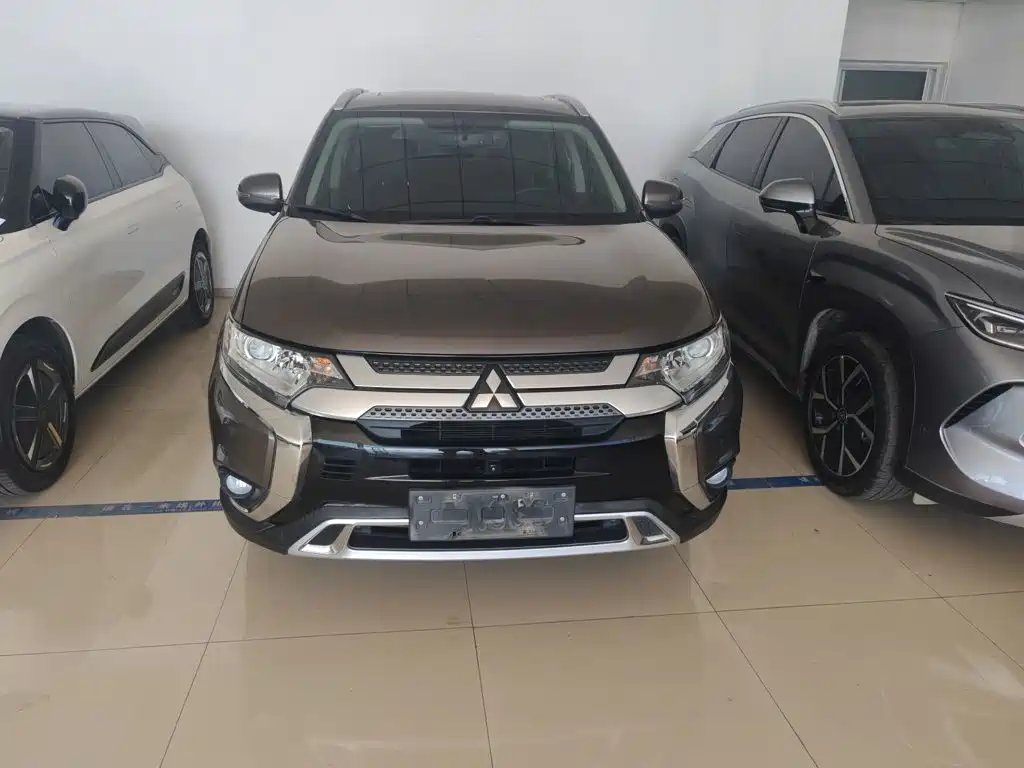 Mitsubishi Outlander — миниатюра 8