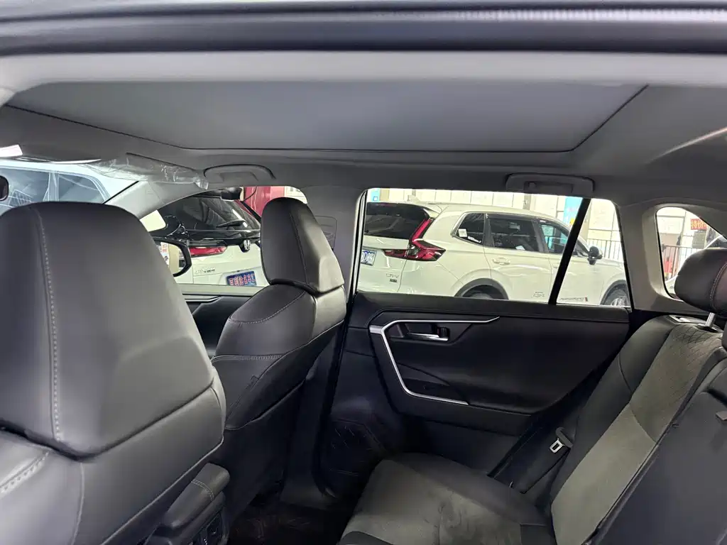 Toyota RAV4 — миниатюра 12