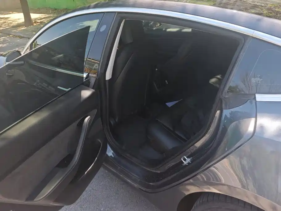 Tesla Model 3 — миниатюра 11