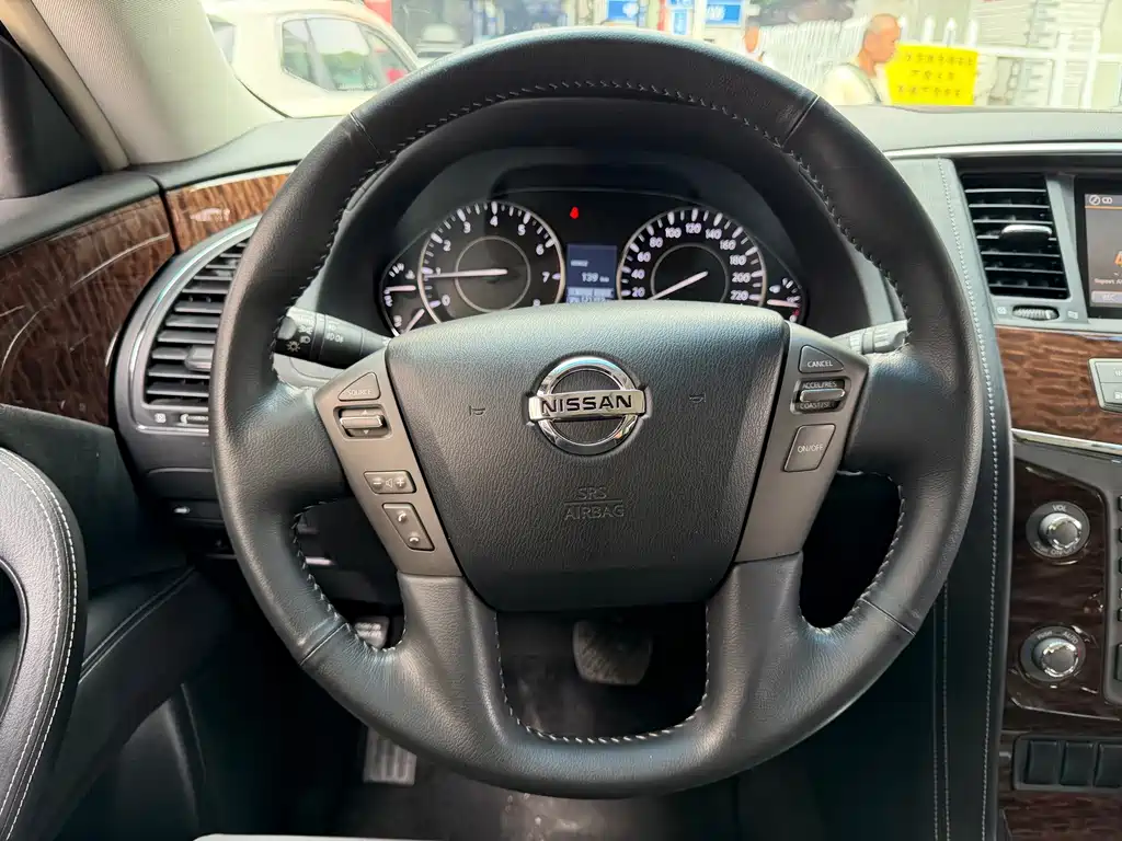 Nissan Patrol — миниатюра 9