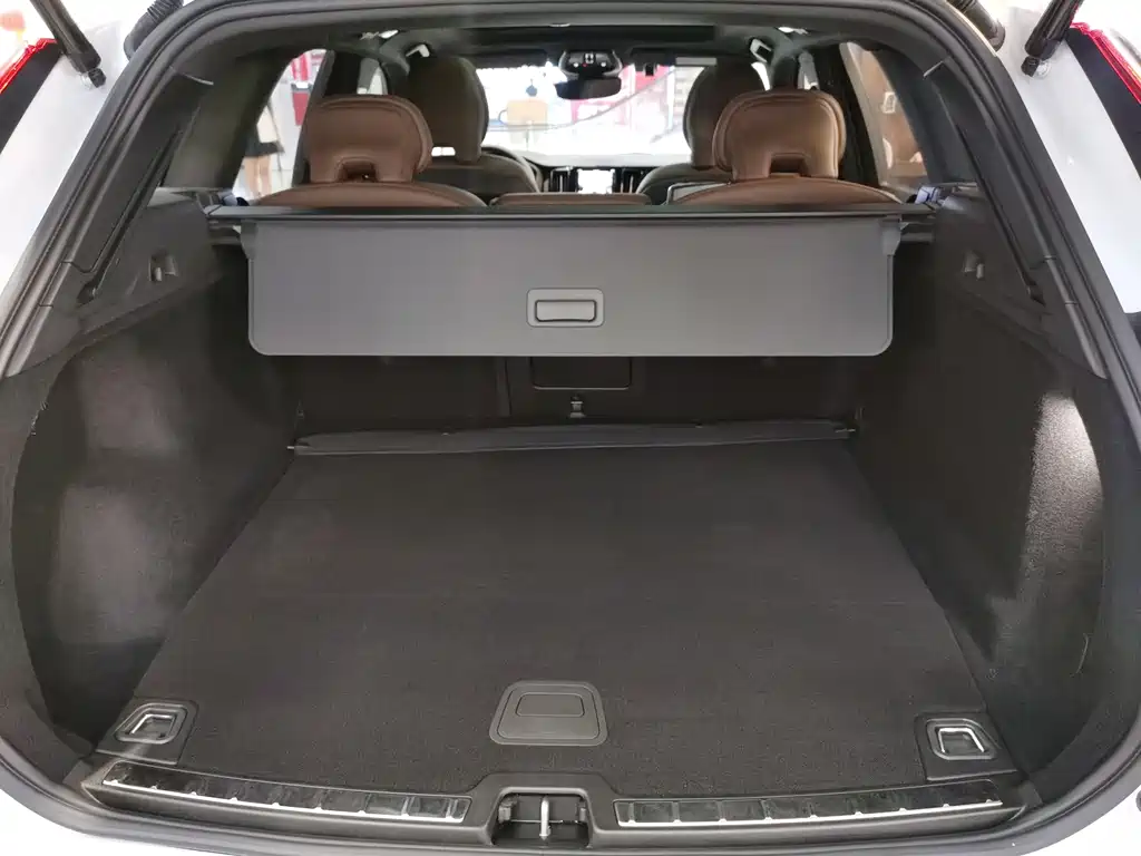 Volvo XC60 PHEV — миниатюра 15