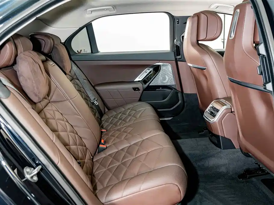 BMW 7 Series — миниатюра 20