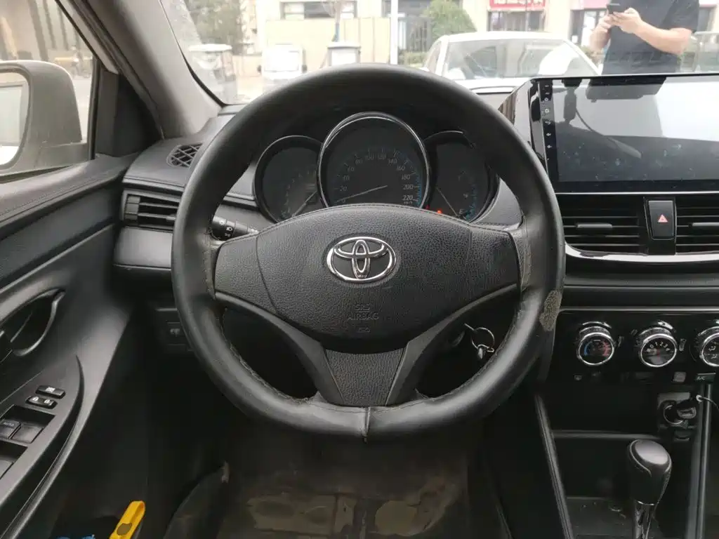 Toyota Yaris L — миниатюра 6