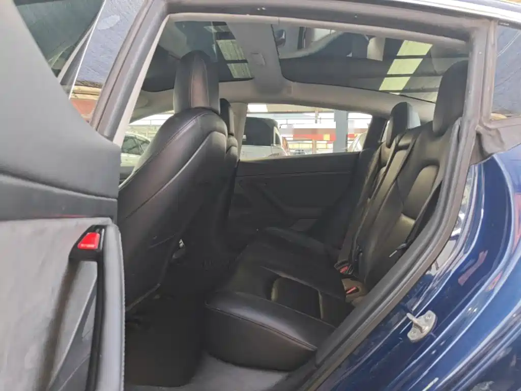 Tesla Model 3 — миниатюра 17