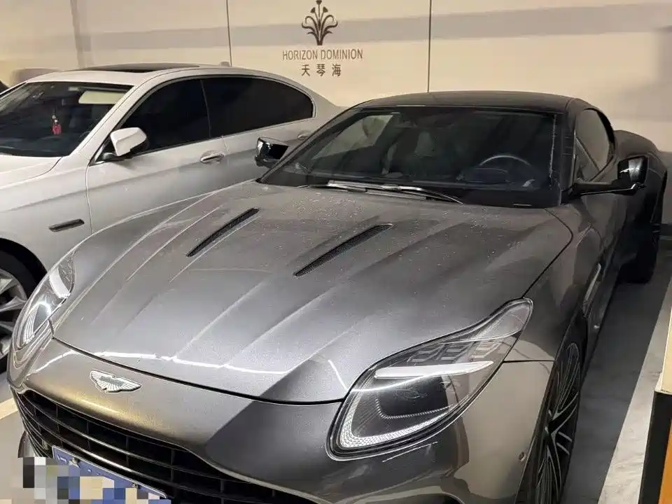 Aston Martin DB12 — миниатюра 2