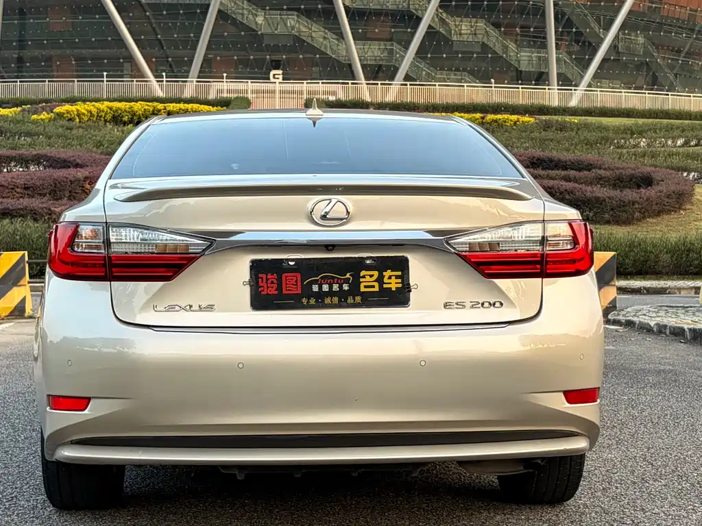 Lexus ES — миниатюра 5