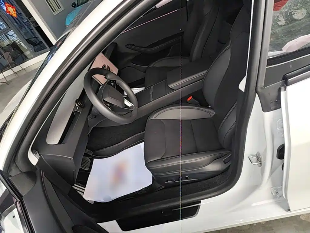 Tesla Model 3 — миниатюра 15