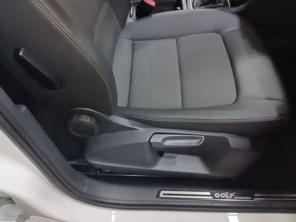 Volkswagen Golf Sportsvan — миниатюра 25