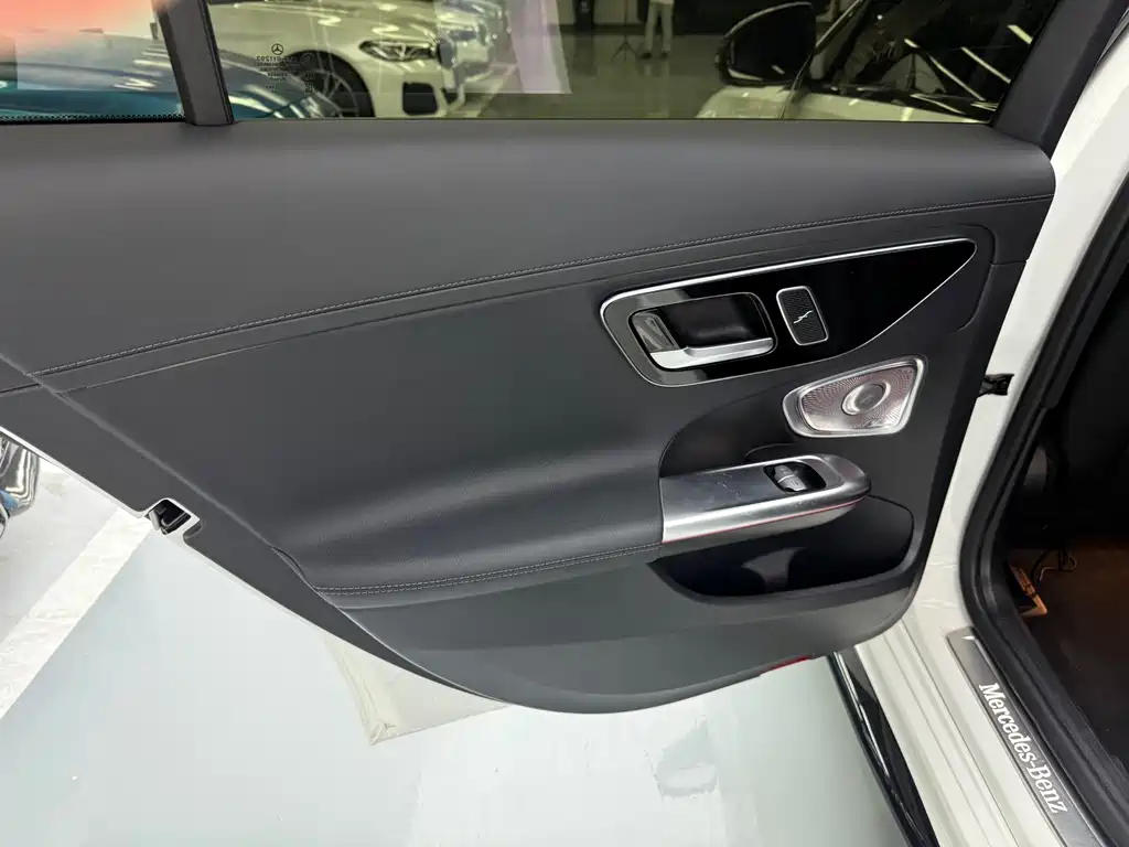 Mercedes-Benz C-Class — миниатюра 16