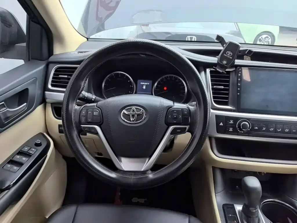 Toyota Highlander — миниатюра 11