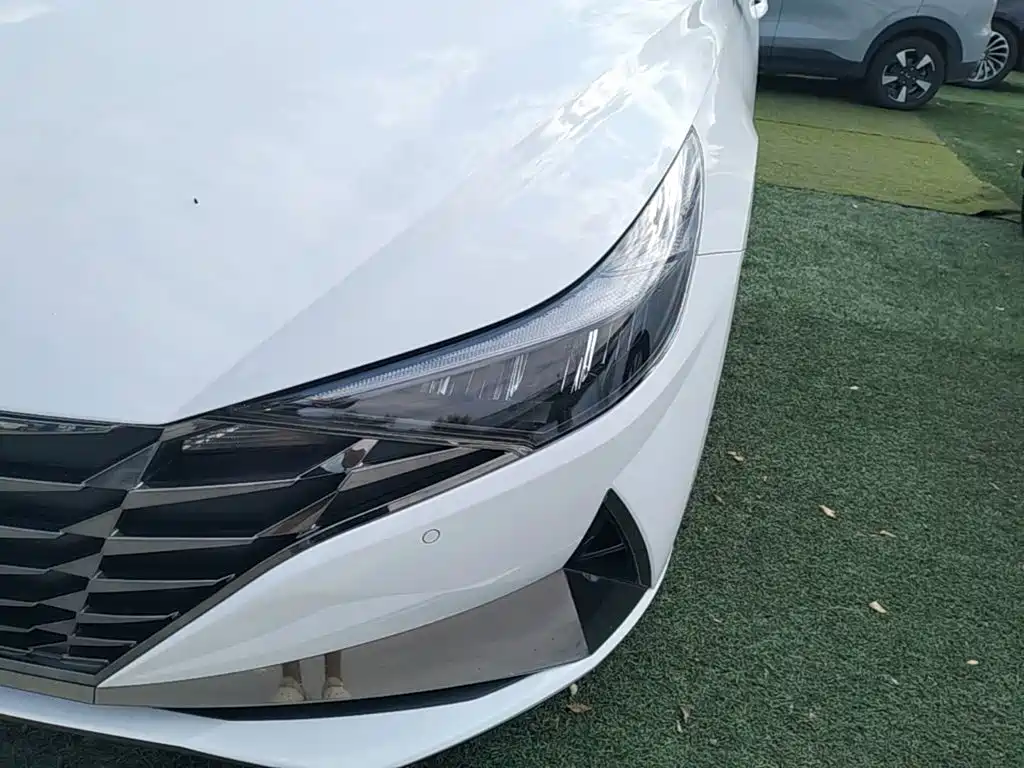 Hyundai Elantra — миниатюра 24