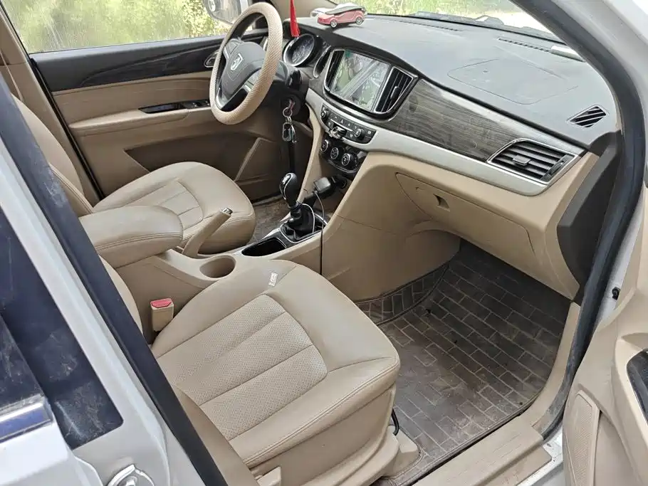 Baojun 730 2016 1.5T MT Comfort 7 мест