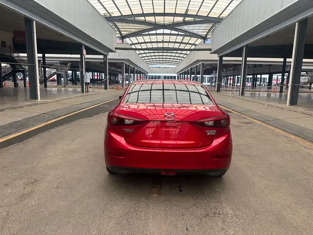 Mazda Mazda3 3 2017 1.5L AT Luxury V