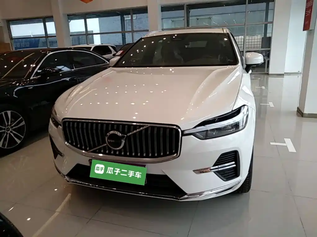 Volvo XC60 2024 B5 Luxury