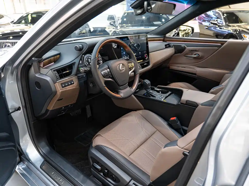 Lexus ES 2025 300h Executive