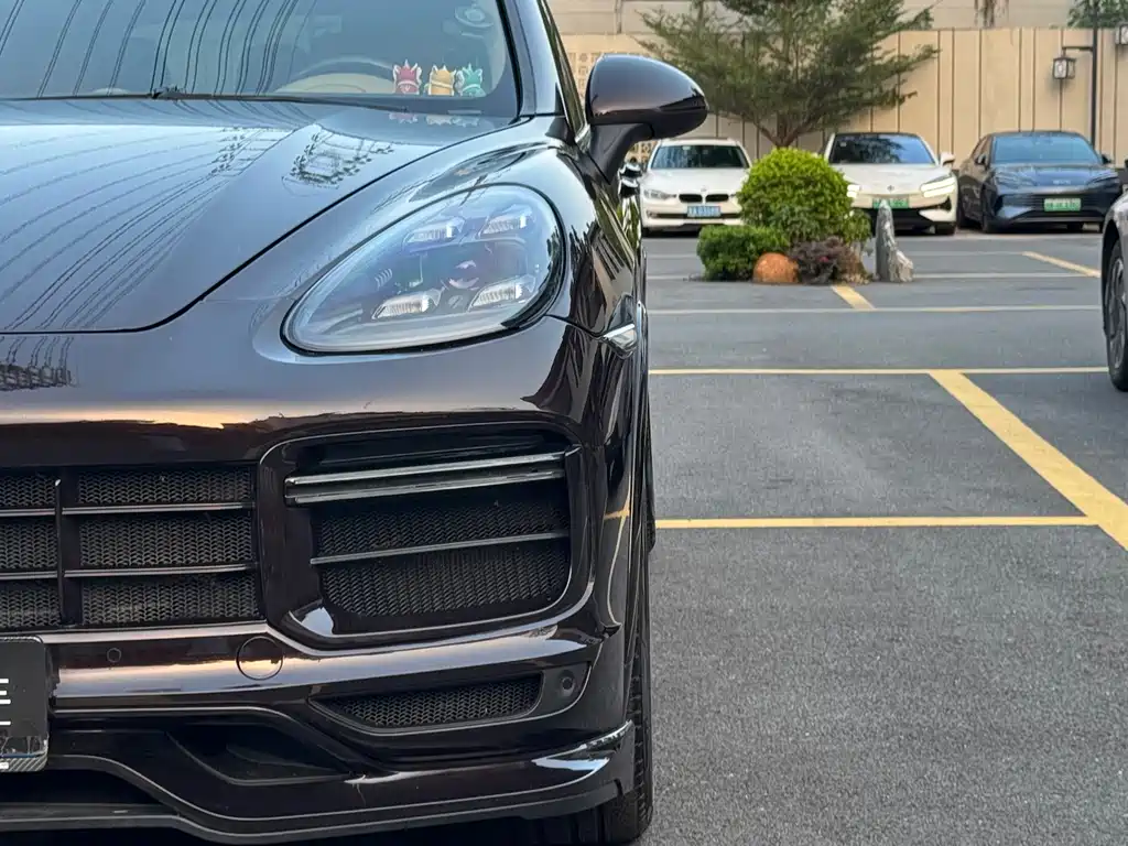 Porsche Cayenne — миниатюра 8