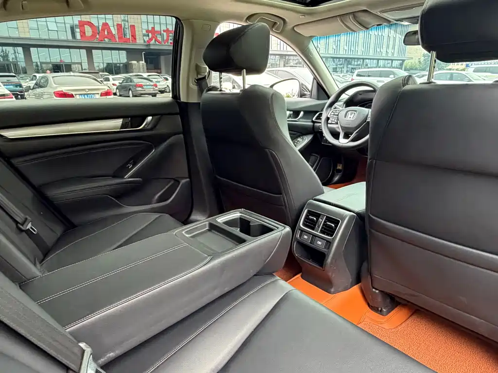Honda Accord — миниатюра 8