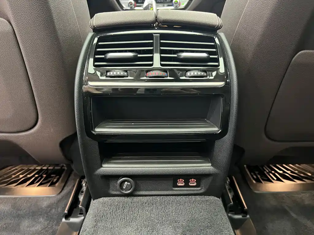 BMW 5 Series — миниатюра 6