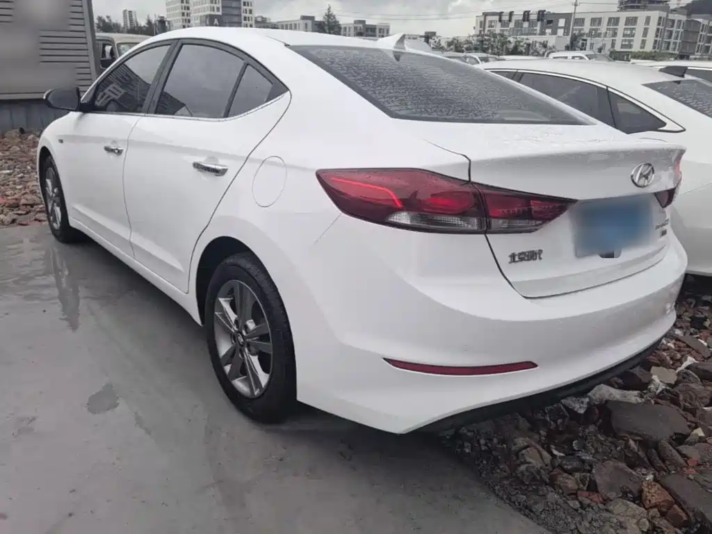 Hyundai Elantra — миниатюра 5