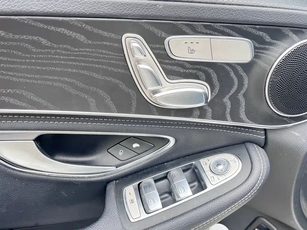 Mercedes-Benz C-Class — миниатюра 6