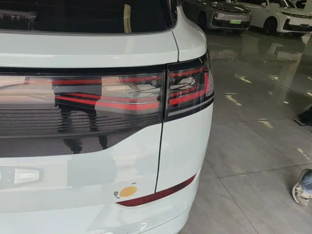 Volkswagen ID.6 X — миниатюра 8