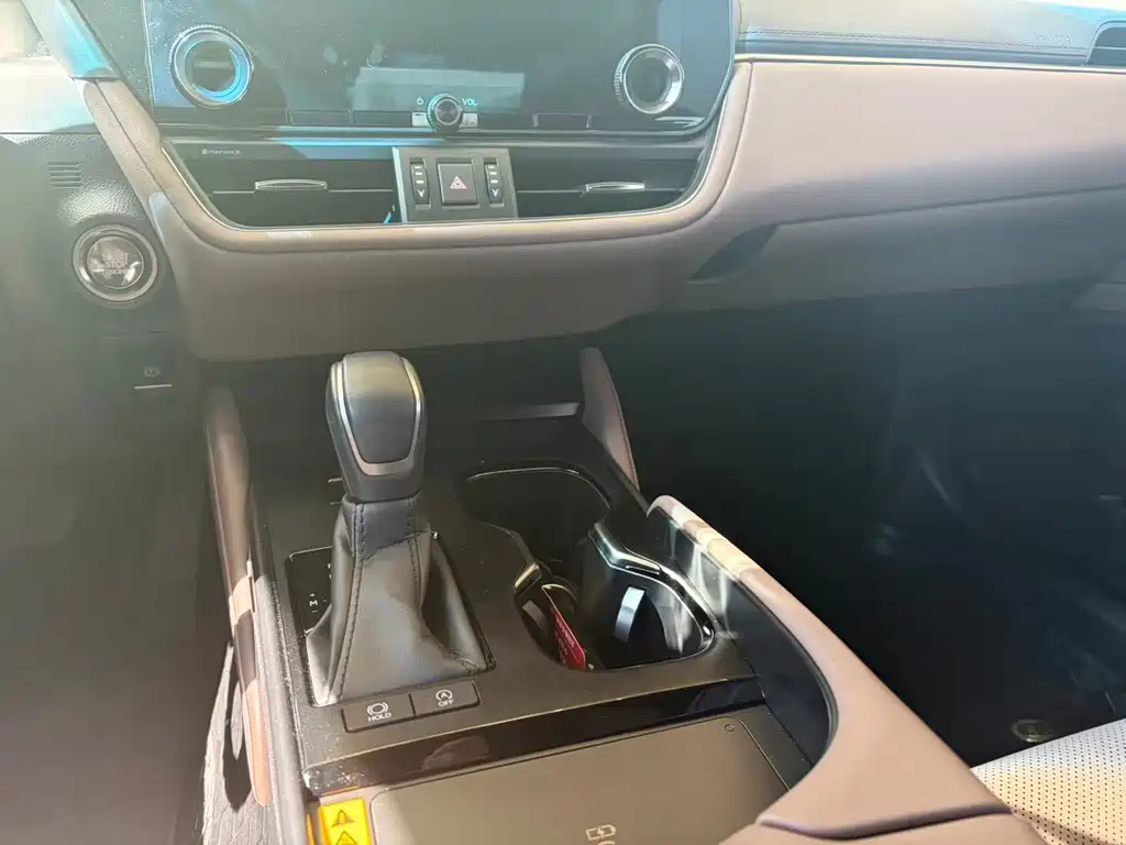 Lexus ES — миниатюра 6
