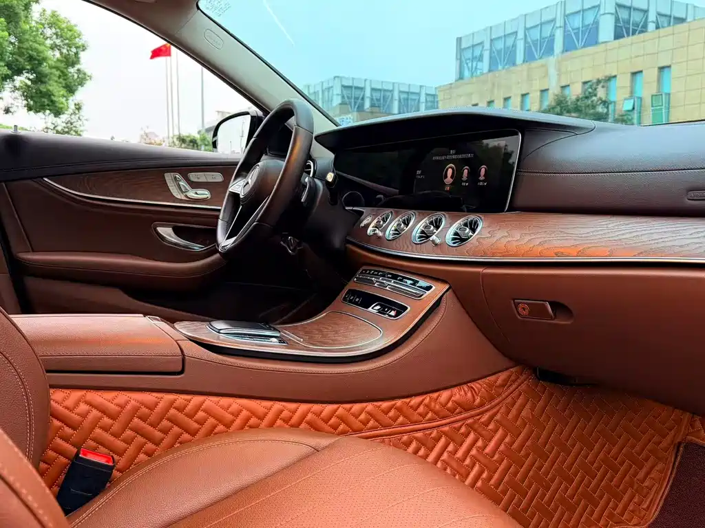 Mercedes-Benz E-Class — миниатюра 2