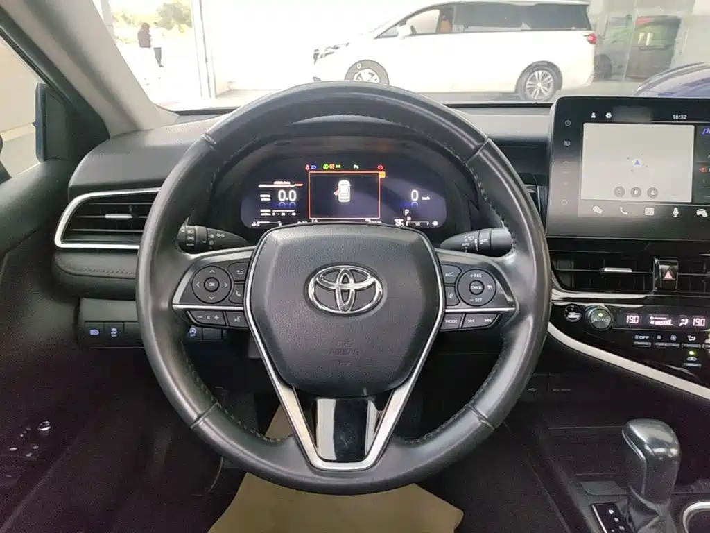Toyota Camry — миниатюра 11