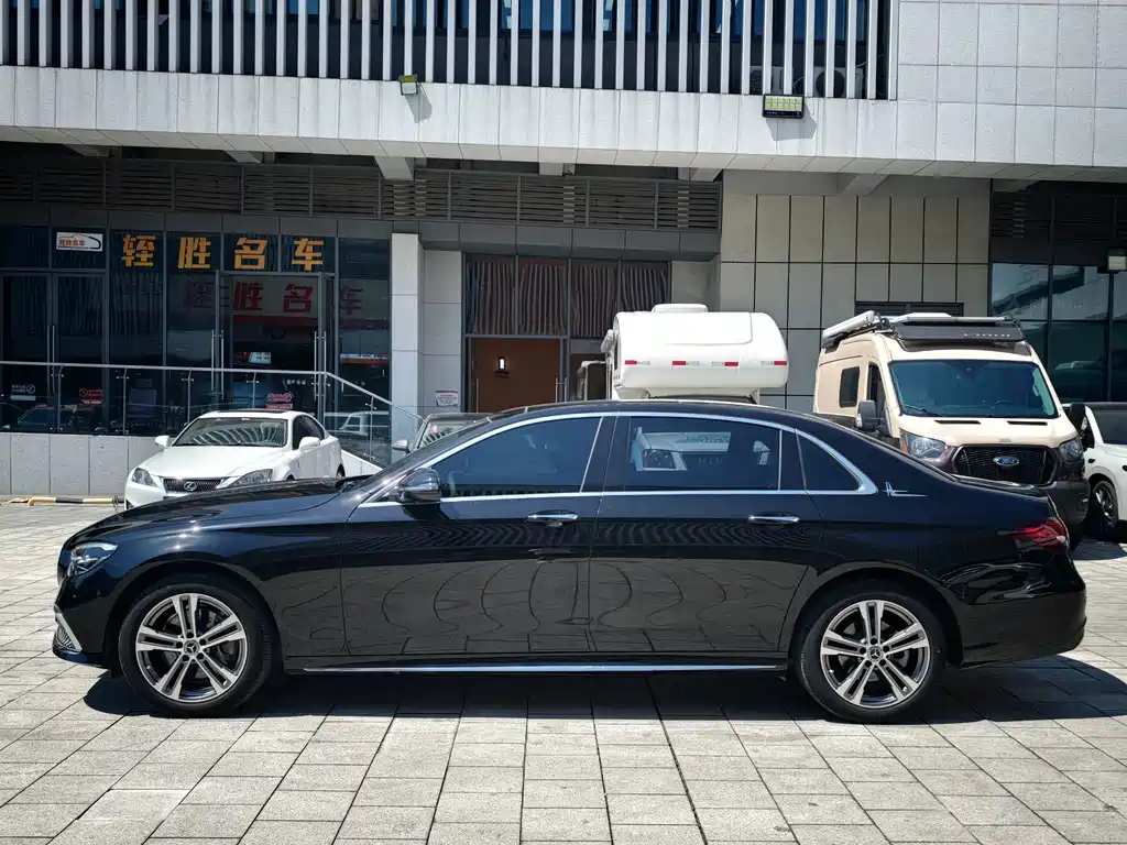 Mercedes-Benz E-Class — миниатюра 3
