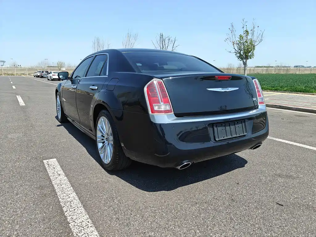 Chrysler 300C — миниатюра 5
