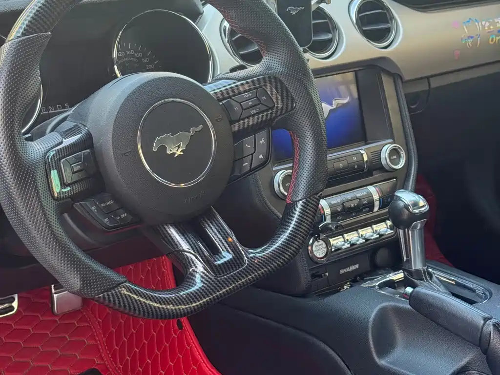 Ford Mustang — миниатюра 4