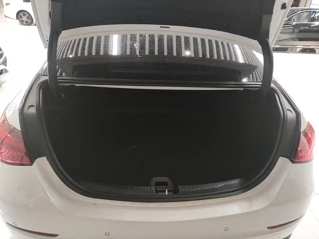 Mercedes-Benz C-Class — миниатюра 19