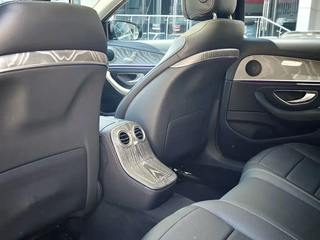 Mercedes-Benz E-Class — миниатюра 11