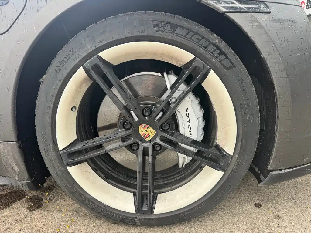 Porsche Taycan — миниатюра 5