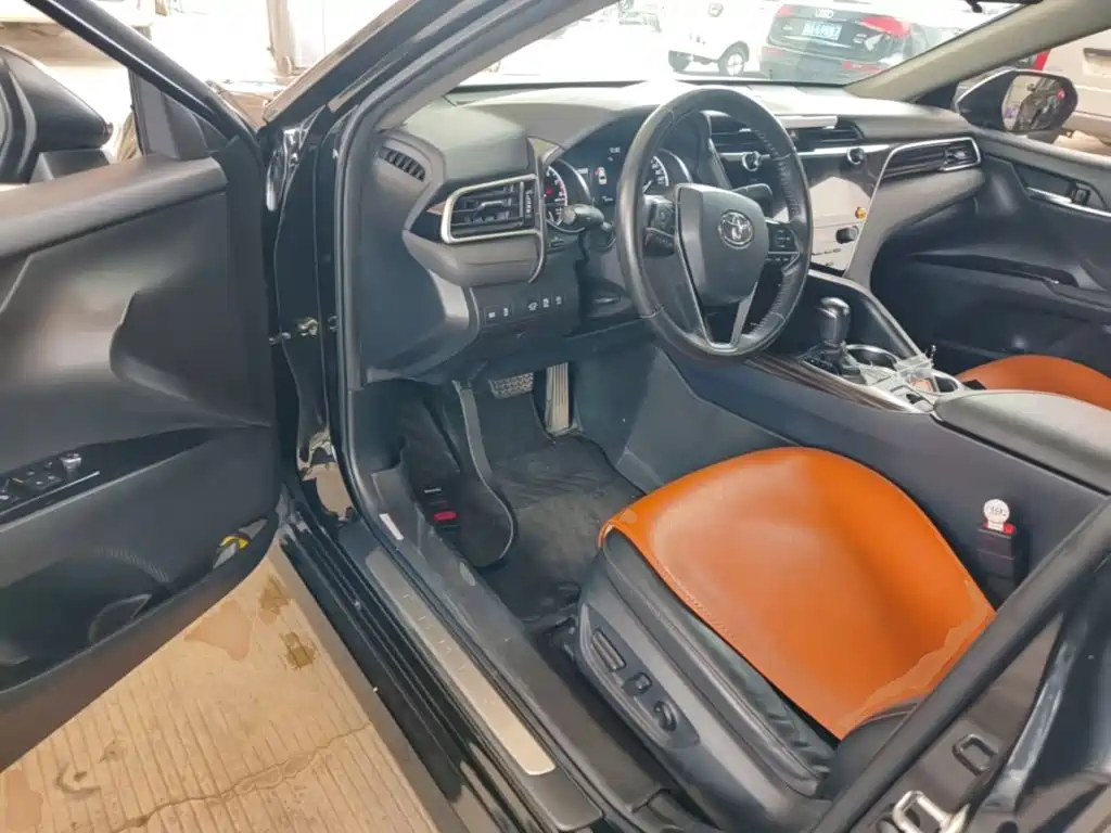 Toyota Camry — миниатюра 16