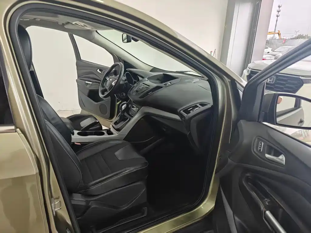 Ford Kuga — миниатюра 9