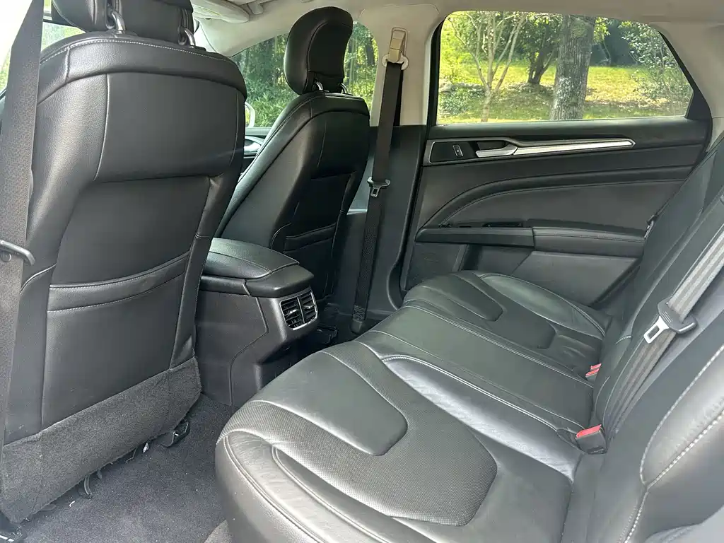 Ford Mondeo — миниатюра 11