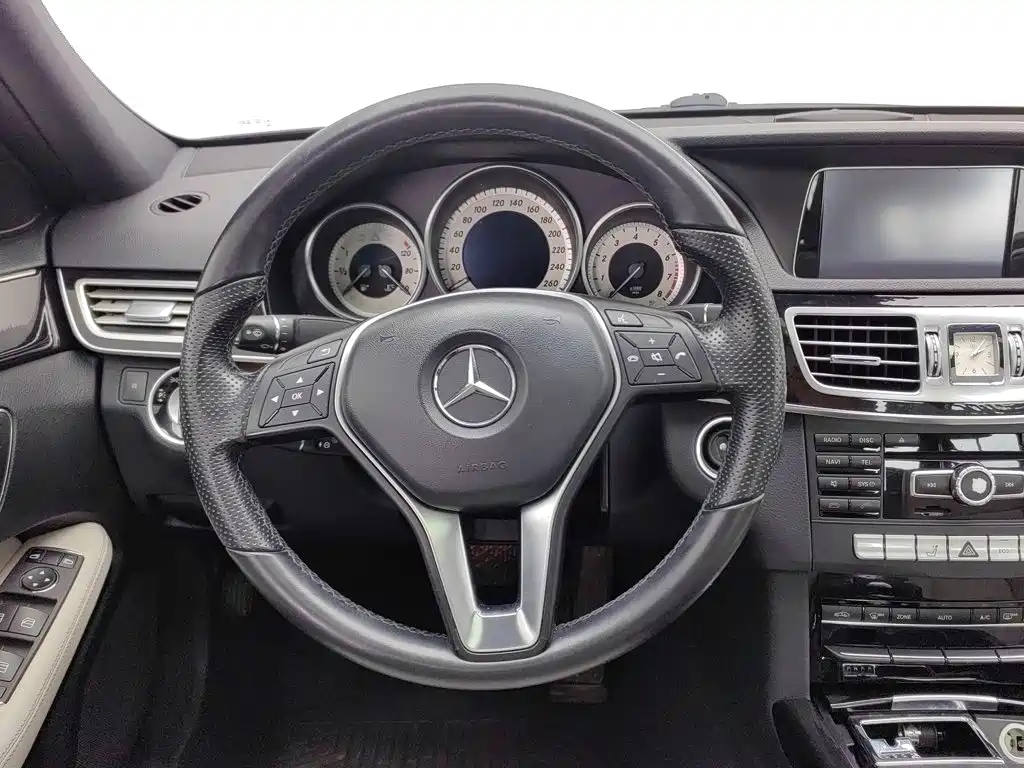 Mercedes-Benz E-Class — миниатюра 11