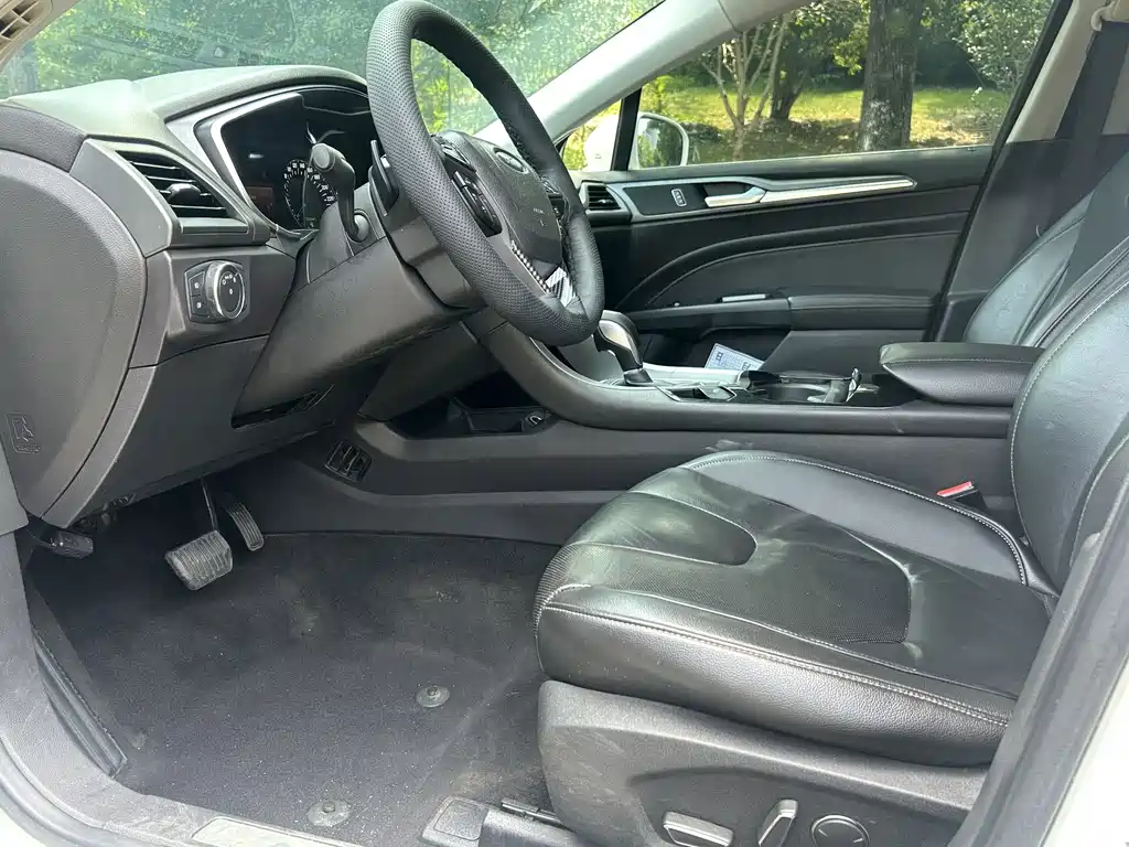 Ford Mondeo — миниатюра 8