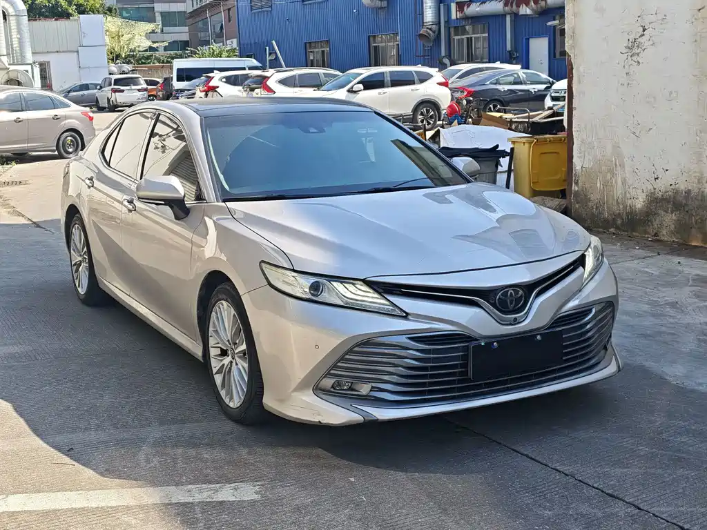 Toyota Camry — миниатюра 3