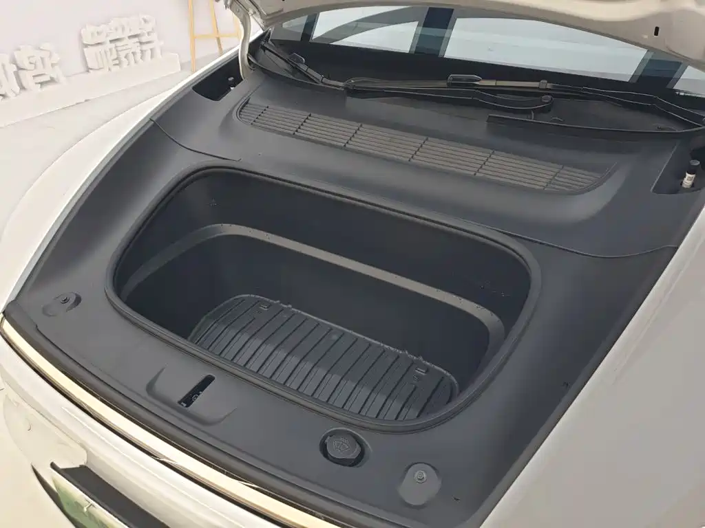Tesla Model Y — миниатюра 23