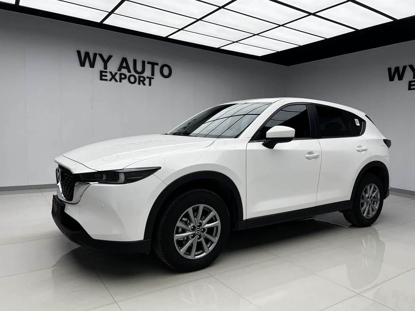Mazda CX-5 2.0 л 2024 г. Белый, пробег 700 км