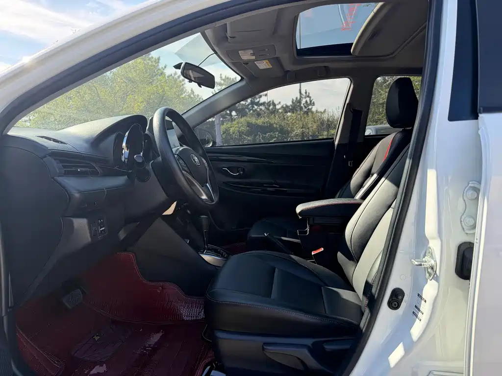 Toyota Yaris L — миниатюра 6