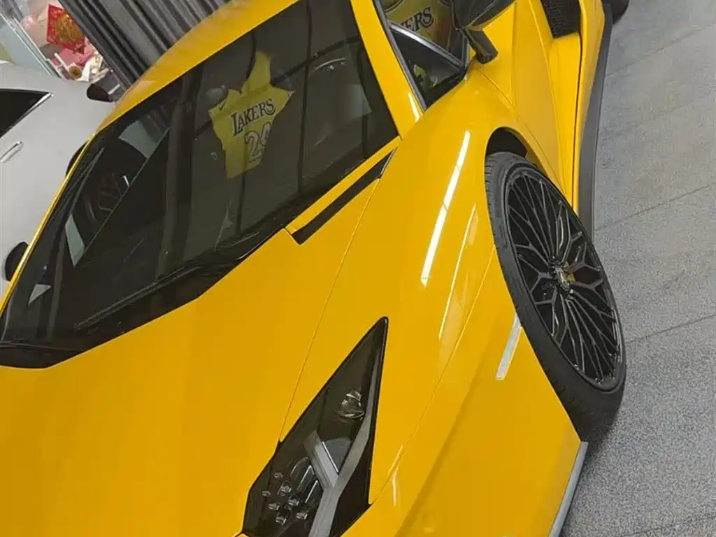 LAMBORGHINI AVENTADOR