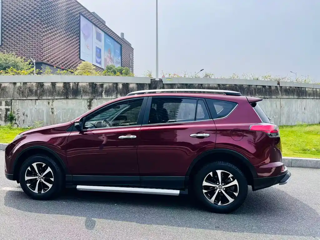 Toyota RAV4 — миниатюра 9