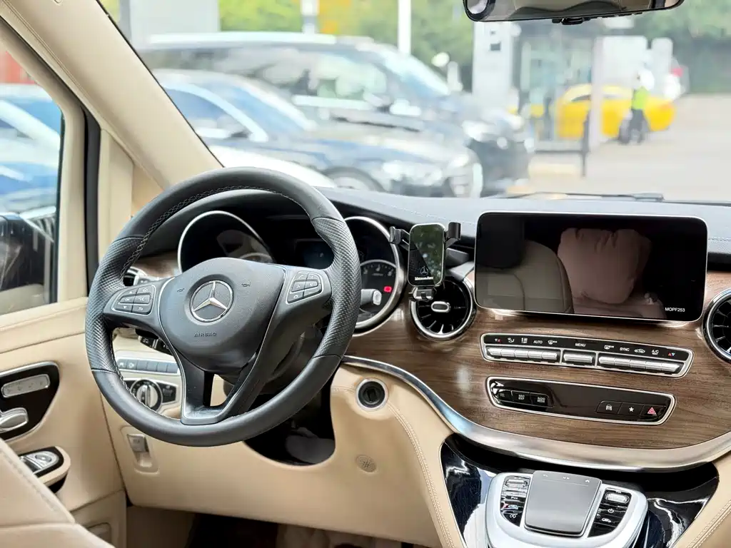 Mercedes-Benz V-Class — миниатюра 20