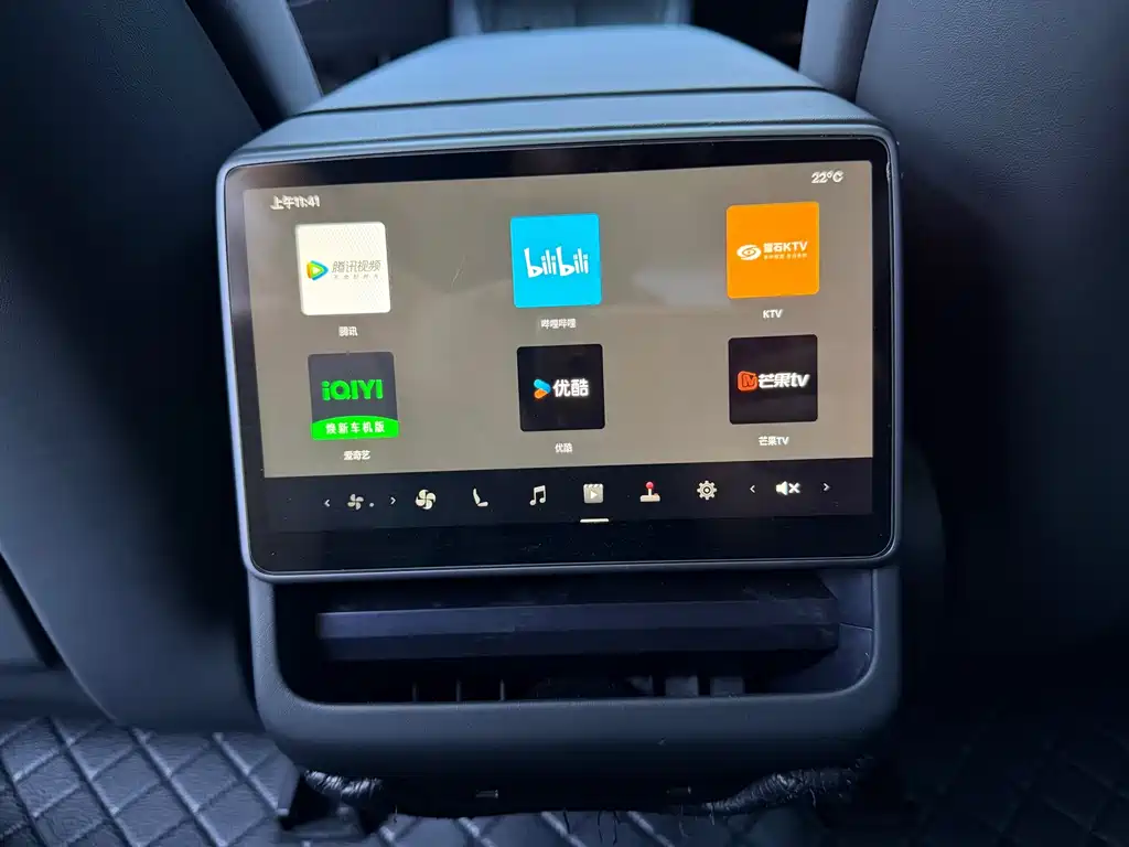 Tesla Model 3 — миниатюра 11